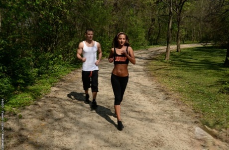 Европейская девушка с крошечными сиськами Амира Адара наслаждается сексом на открытом воздухе 14