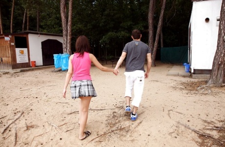 Пышногрудую молоденькую трахают и кончают ей в рот 1