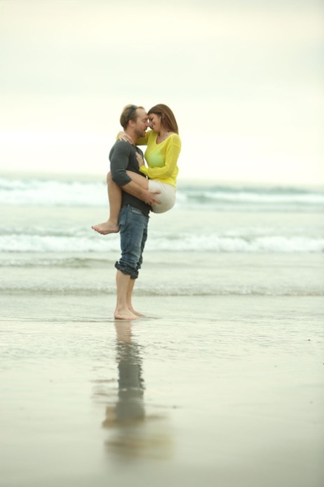 Молодожены покидают пляж для страстного жесткого траха 2