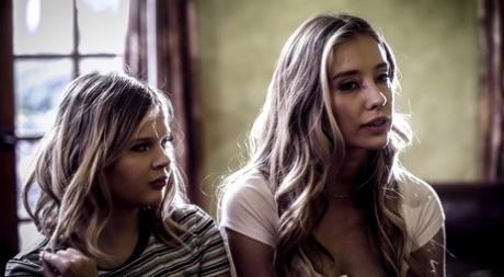 Сводные сестры-подростки Хейли Рид и Коко Лавлок занимаются лесбийским сексом втроем 3