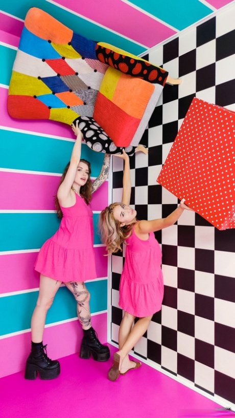 Музей селфи - горячая точка для шлюх женского общества, Часть 1, сцена 01 3