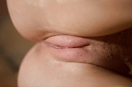 Восхитительные красотки в бикини занимаются чувственным лесбийским сексом на открытом воздухе 8