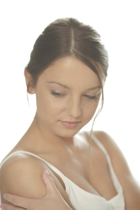 Фокси Ди показывает свою задницу порнозвезды и свои натуральные крошечные сиськи 3