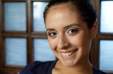 Молоденькая латиноамериканка дрочит дилдо в своей жопе перед тем, как ее трахают в жопу 10