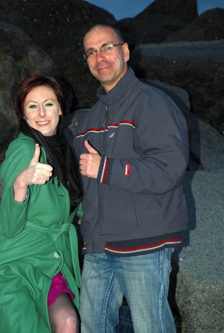 Пожилую леди в нейлоновых чулках со швом сзади шлепают во время секса 2