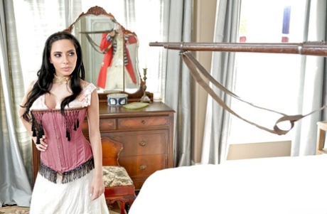 Потрясающая Лела Стар находится под арестом, но она предпочитает сексуальное наказание 7