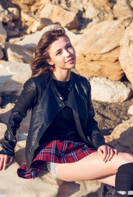 Милая молоденькая Мила Азул в игривой манере раздевается до черных гольфов поверх колен 1