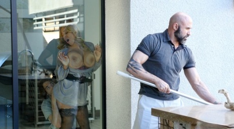 Грудастая милфа Оливия Остин завершает жесткий трах спермой на свою бритую киску 8