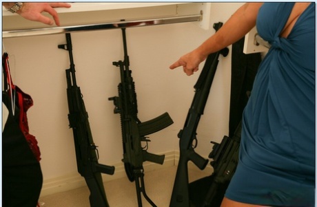 Зрелая Персия Монир с большой грудью получает жесткий трах в свою чертову киску 3