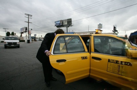 Похотливая красотка с большими сиськами Рэйчел Старр получает жесткий трах в свою киску 6