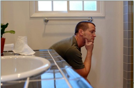 Пышногрудая хуесоска с тугой попкой Рэйчел Старр жестко трахается 1