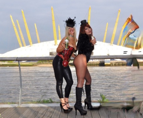 Три распутные зрелые сучки нарядились в извращенное, провокационное нижнее белье и начали 1