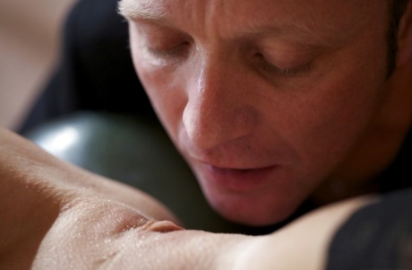 Ребекка Мор делает минет и жестко трахает свою бритую пизду 9