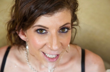 Сексуальная милфа Сара Джей, горячая пума, наслаждающаяся спермой в рот в реалити-шоу 14