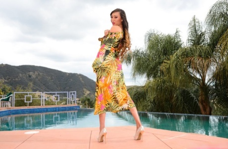 Горячая азиатская суперзвезда TS Венера показывает сладострастной блондинке Саре Ванделле, кто здесь главный 2