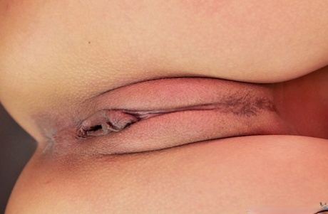 Сексуальная красотка с пушистой попкой Шалина Дивайн занимается групповым сексом вчетвером 11