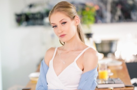 Тиффани Татум-непослушная няня, у которой на уме только одно - иметь 1