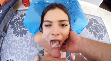 Латиноамериканская принцесса Вайолет Старр ест сперму со своих пальцев после того, как ее трахнули 4